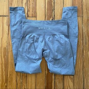 Light gray NVGTN seamless contour leggings